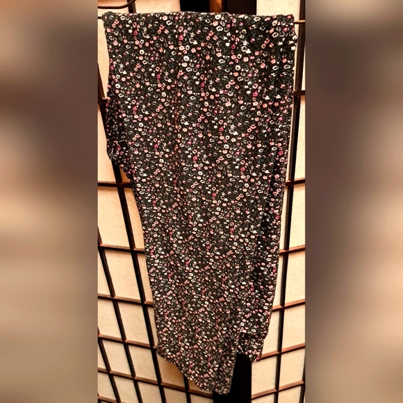 ☆ 2/$30 Bundle FLOWER 🌼 🌸 leggings - Picture 2 of 3